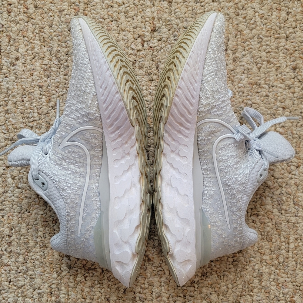 Nike Women's Light Gray React Infinity Flyknit - Picture 6 of 10
